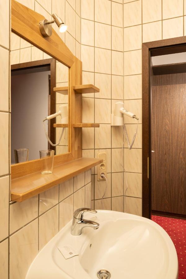 Hotel Restaurant Haesfeld Überherrn Extérieur photo
