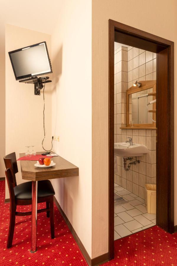 Hotel Restaurant Haesfeld Überherrn Extérieur photo